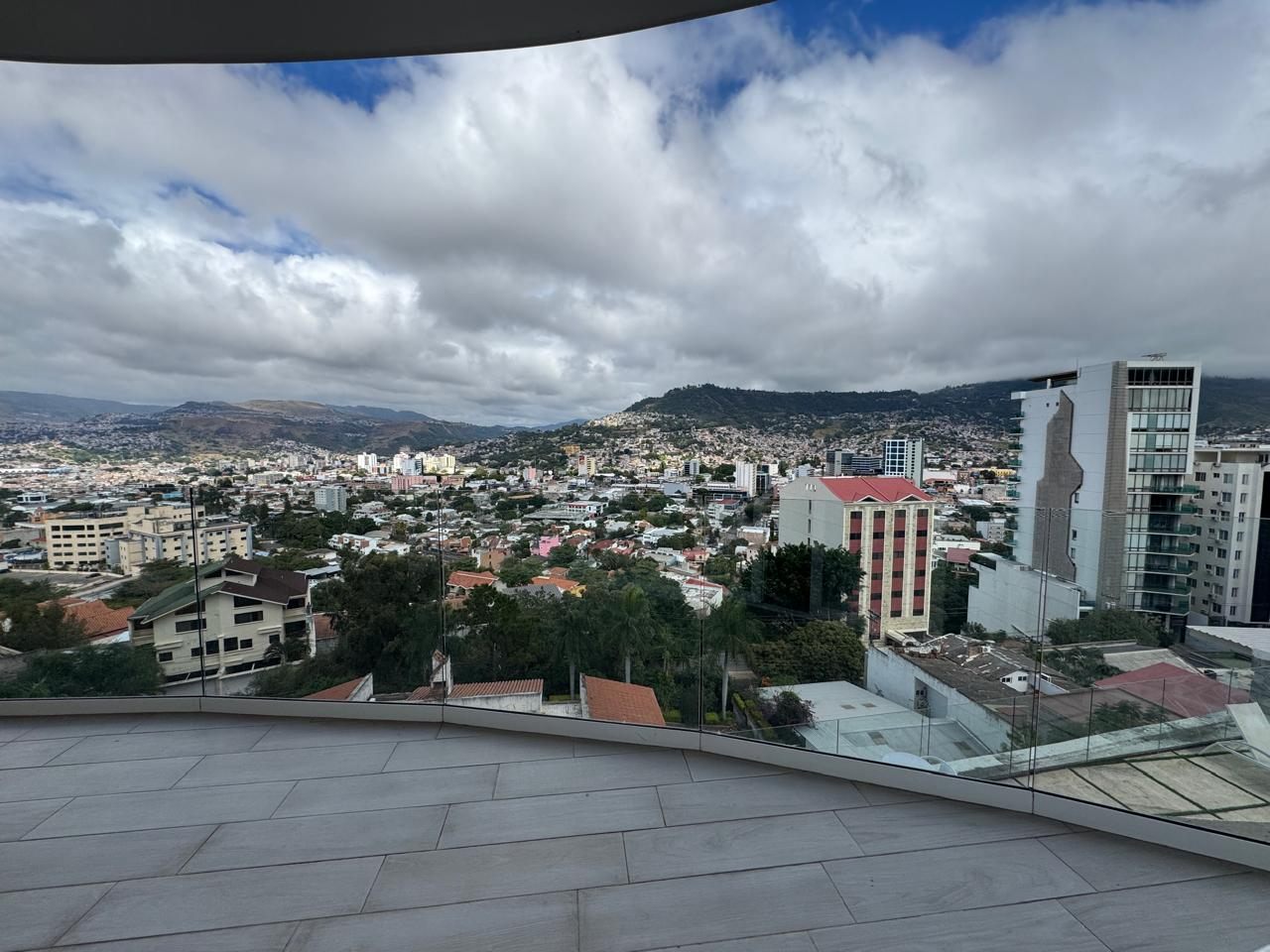 Condominio amueblado en Torre Ámbar, Lomas del Guijarro