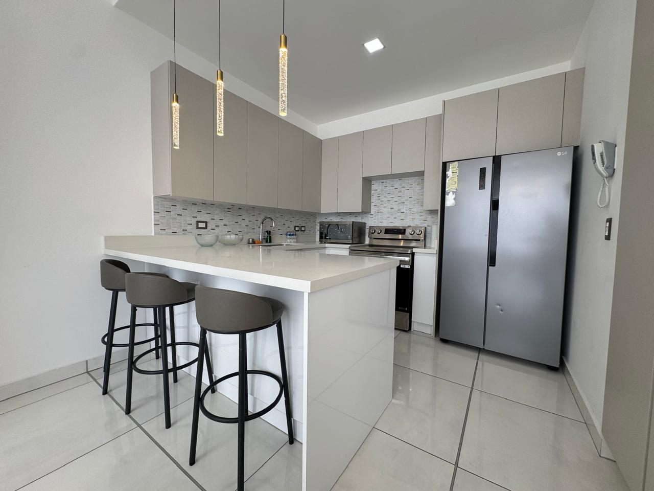 Condominio amueblado en Torre Ámbar, Lomas del Guijarro