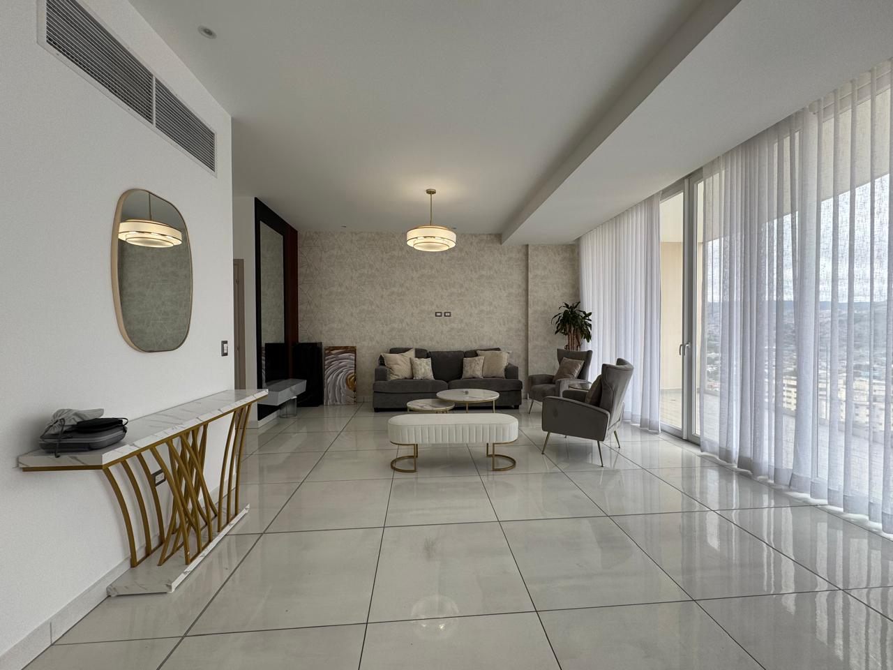Condominio amueblado en Torre Ámbar, Lomas del Guijarro