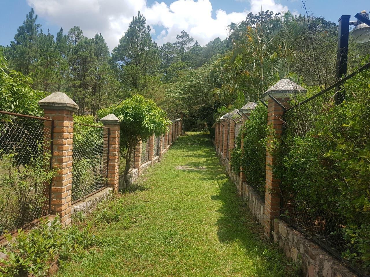 Terreno de 7,485.82 varas² en Valle de Ángeles