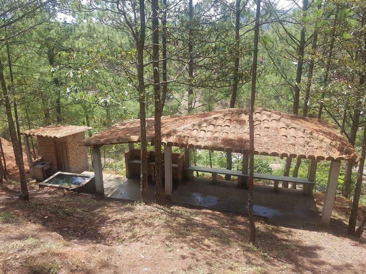 Terreno de 7,485.82 varas² en Valle de Ángeles